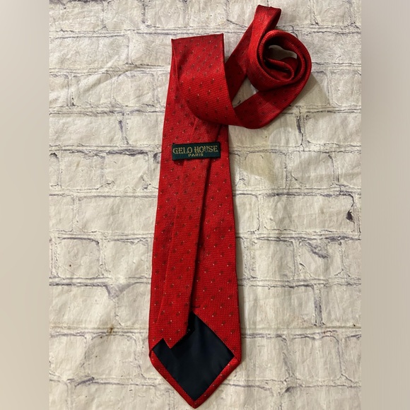 GELO HOUSE PARIS MENS 100% SILK PATTERN RED/BURGUNDY TIE - Picture 3 of 6